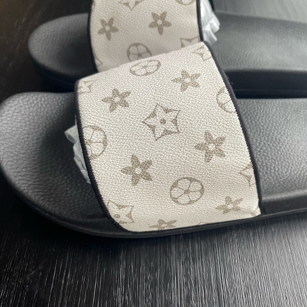 Classic White and Gray size 45 EU Monogram Slide Sandals - Picture 3 of 9